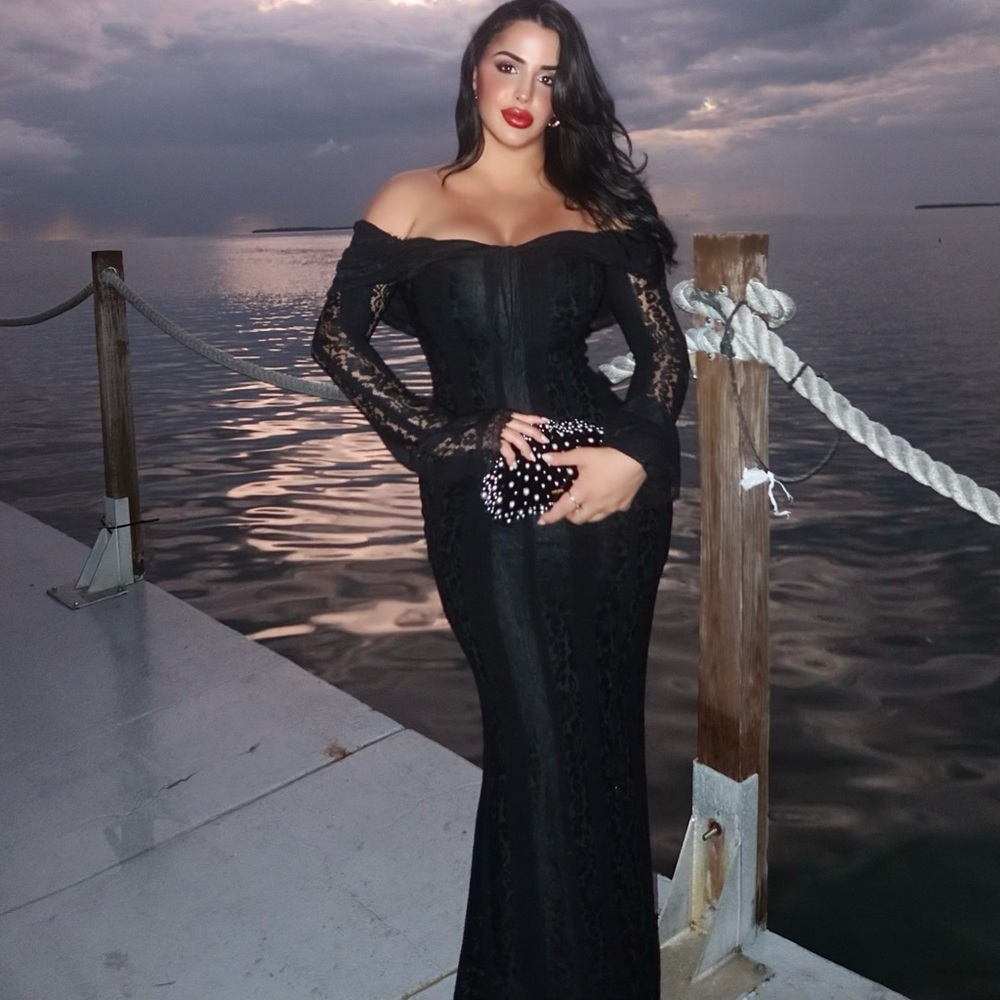 Missguided Elegant Black Lace Maxi Dress